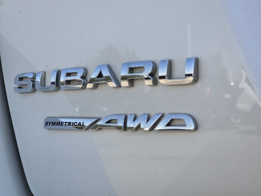 Used 2014 Satin White Pearl Subaru Limited image 24