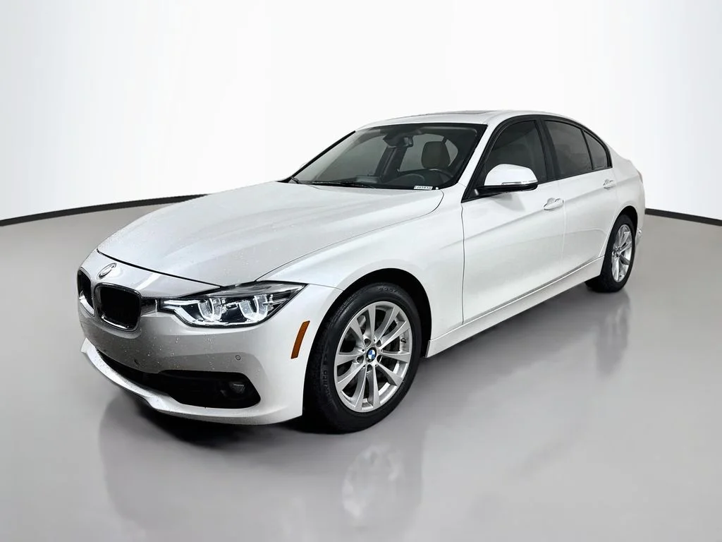 Used 2018 Mineral White Metallic BMW 320i xDrive image 3