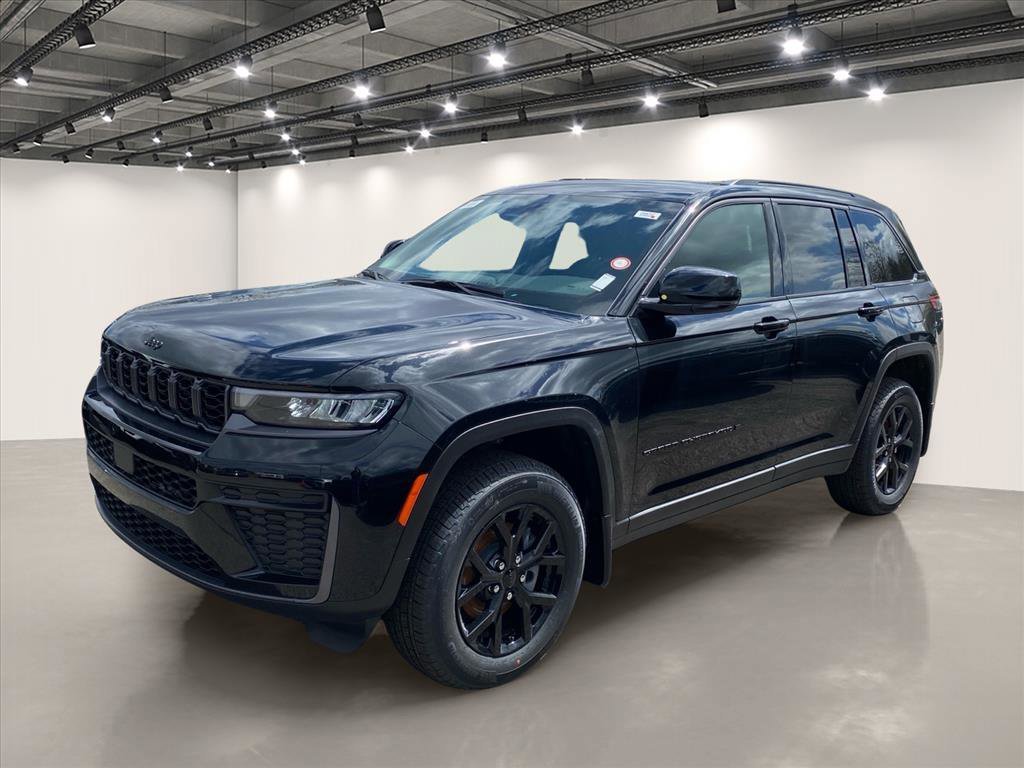 New 2026 Diamond Black Crystal Pearl-Coat Exterior Paint Jeep Altitude image 2