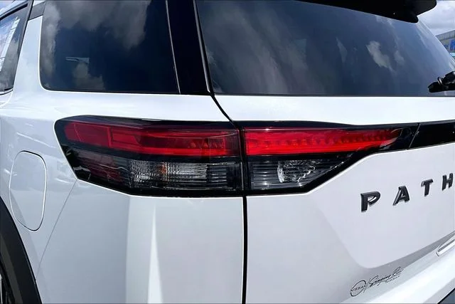 New 2026 Nissan Pathfinder Platinum 4D Sport Utility