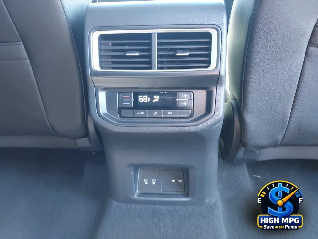 Used 2025 Black Volkswagen 2.0T SE w/Technology image 25