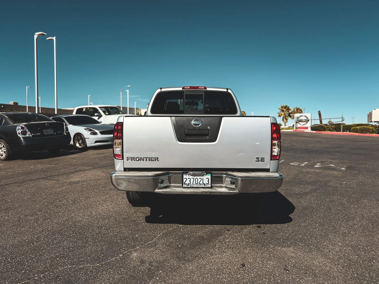 Used 2010 Silver Nissan SE image 6