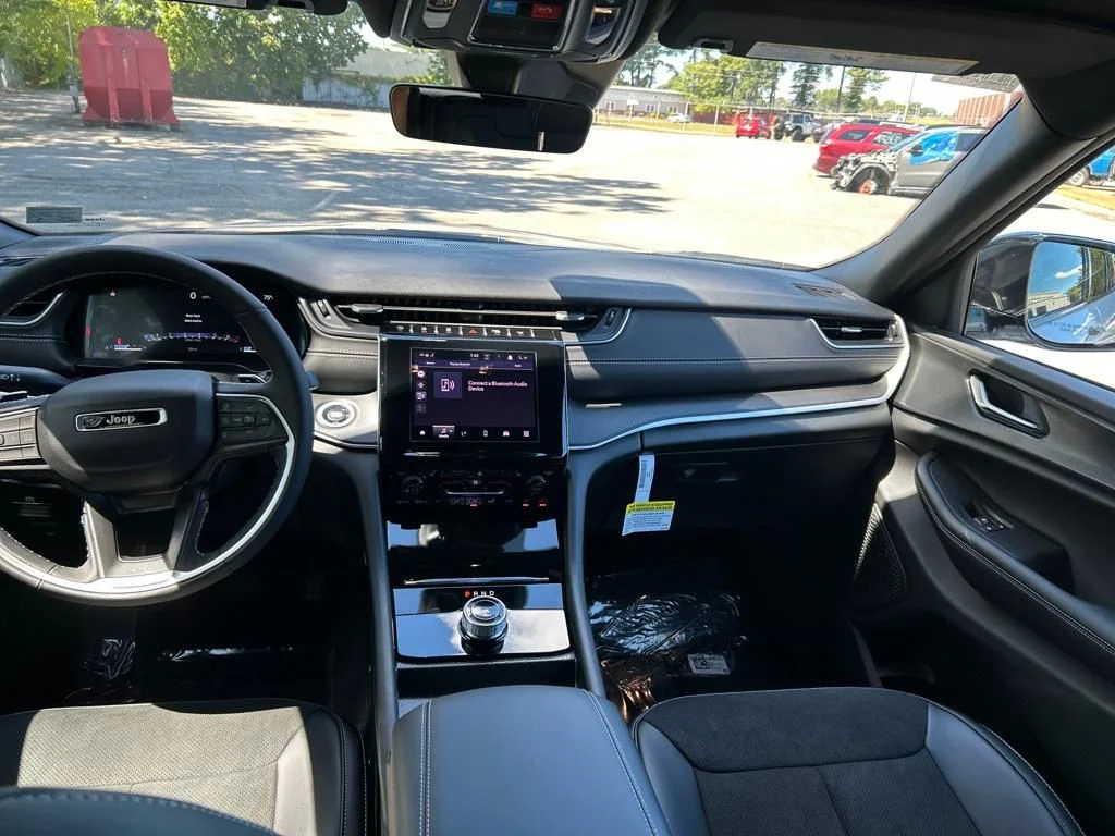 Used 2025 Silver Jeep Altitude X image 20