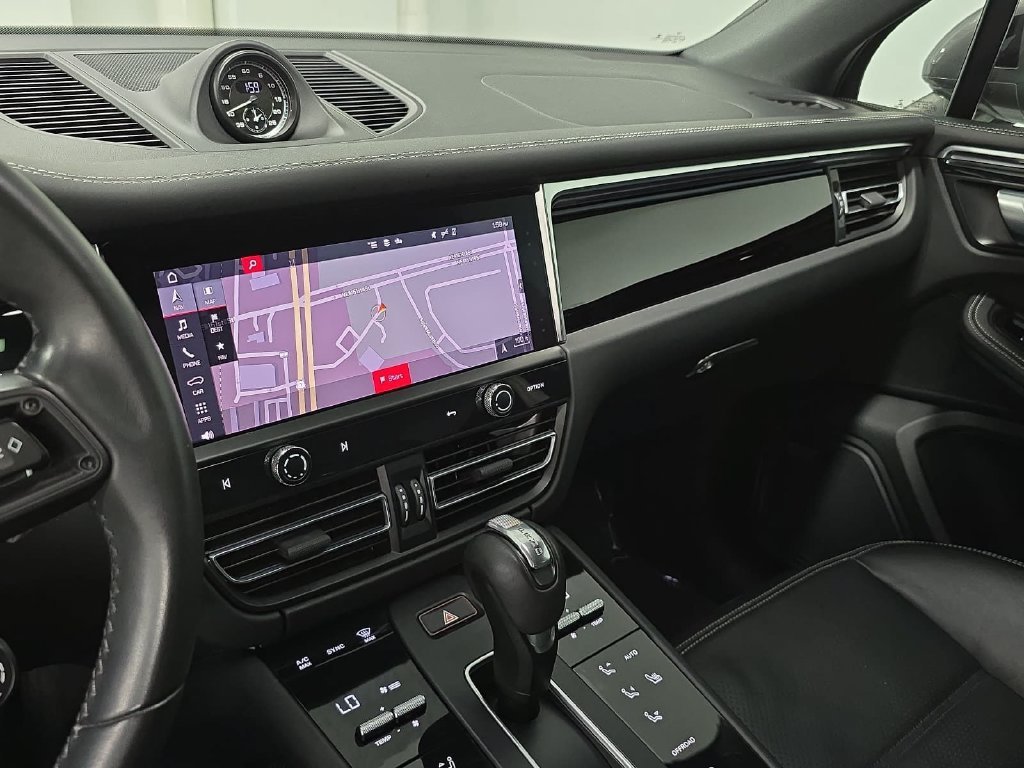 Certified Used 2023  Porsche T image 15