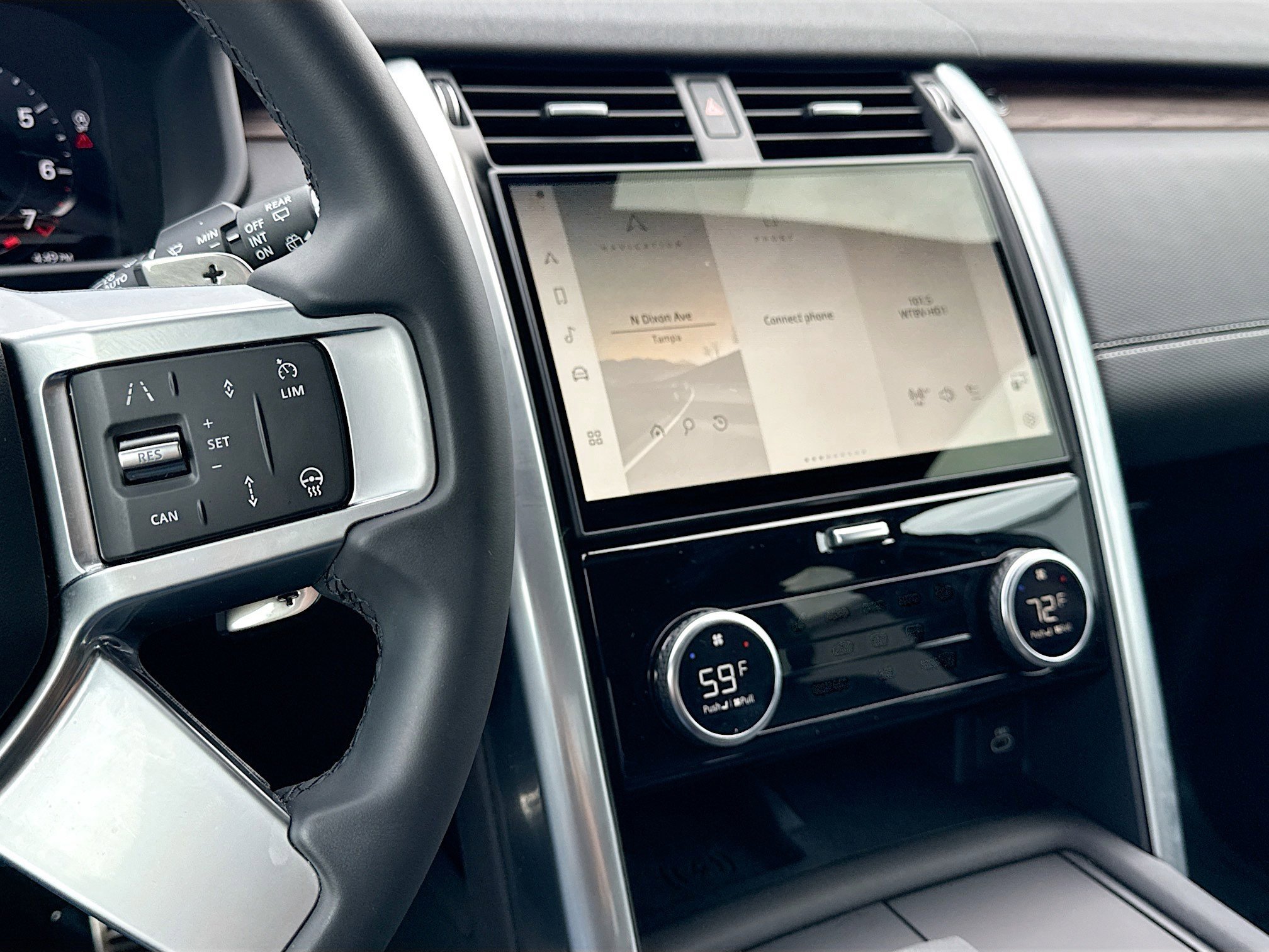 Certified Used 2025 Silver Land Rover Dynamic SE image 29