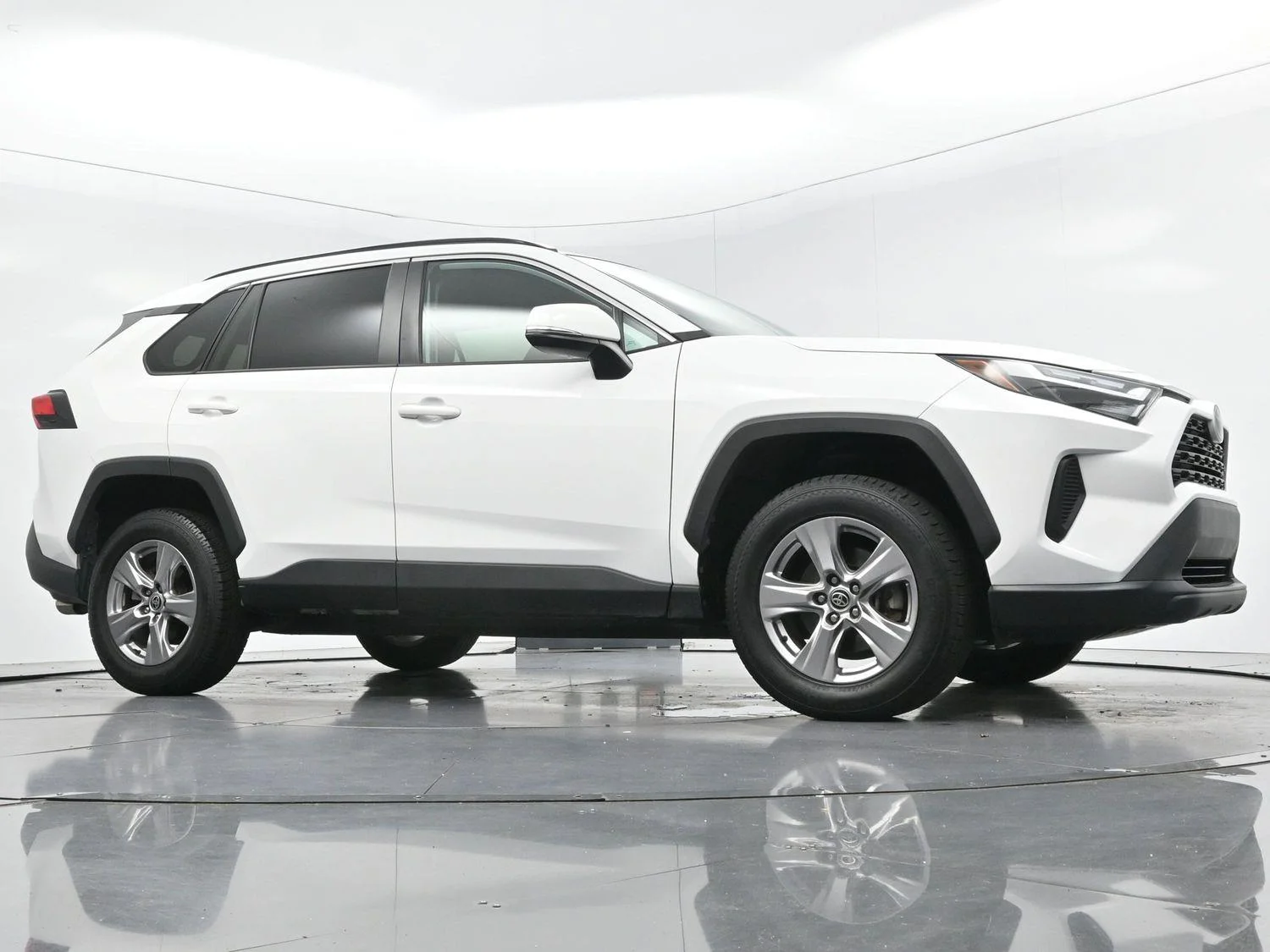 Used 2022 White Toyota XLE image 42