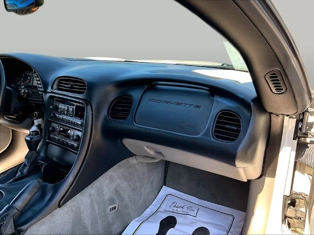 Used 2002 White Chevrolet Base image 20