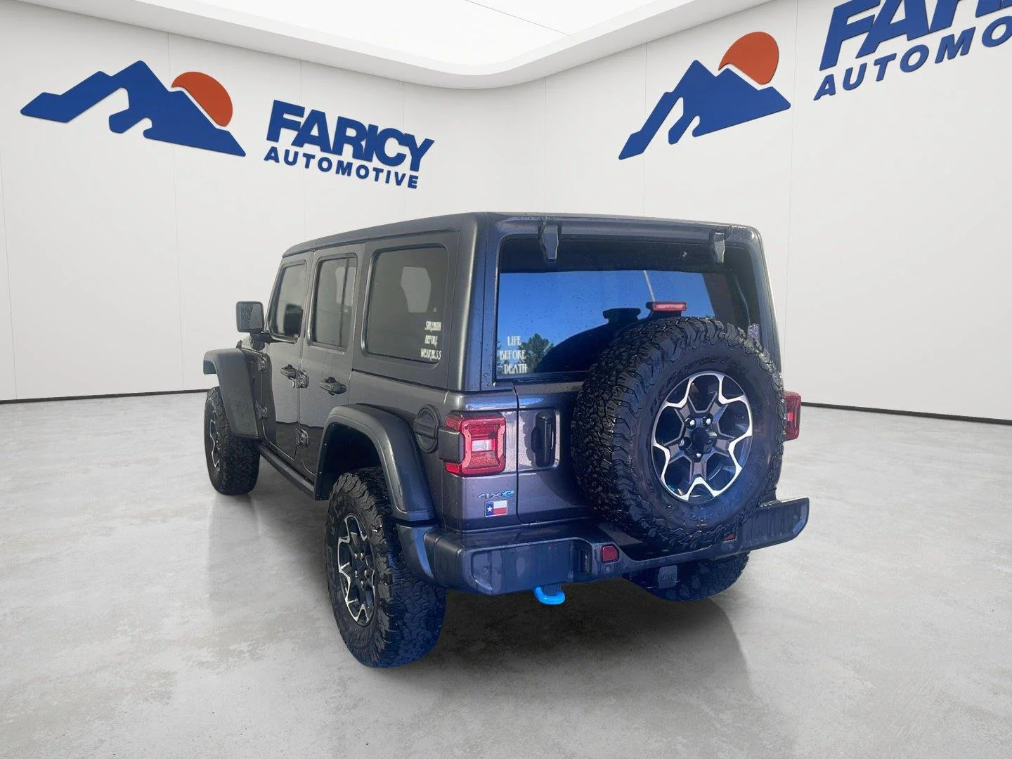 Used 2023 Granite Crystal Metallic Clearcoat Jeep Rubicon image 9