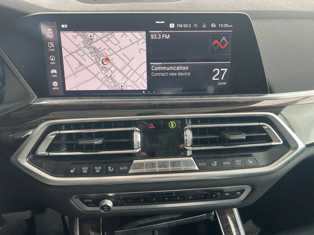 Used 2019 White BMW xDrive40i image 12
