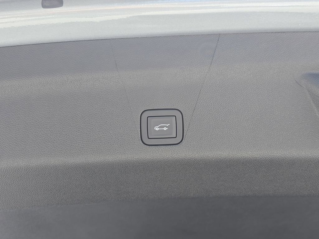 Used 2025 Silver Cadillac V-Series image 17