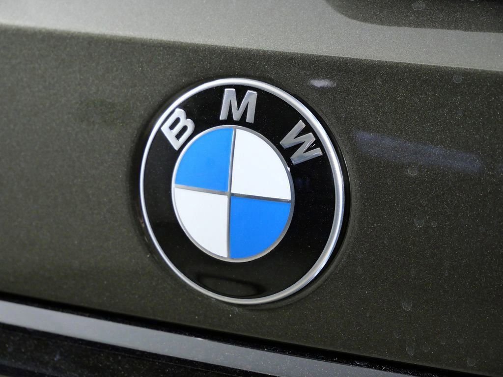 Certified Used 2026 Manhattan Green Metallic BMW xDrive40i image 14