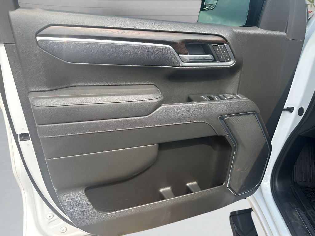 Used 2025 Summit White GMC SLT image 20
