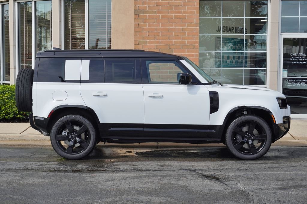 New 2026 Fuji White Land Rover X-Dynamic SE image 7