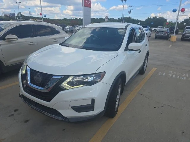 Used 2018 White Nissan S image 7