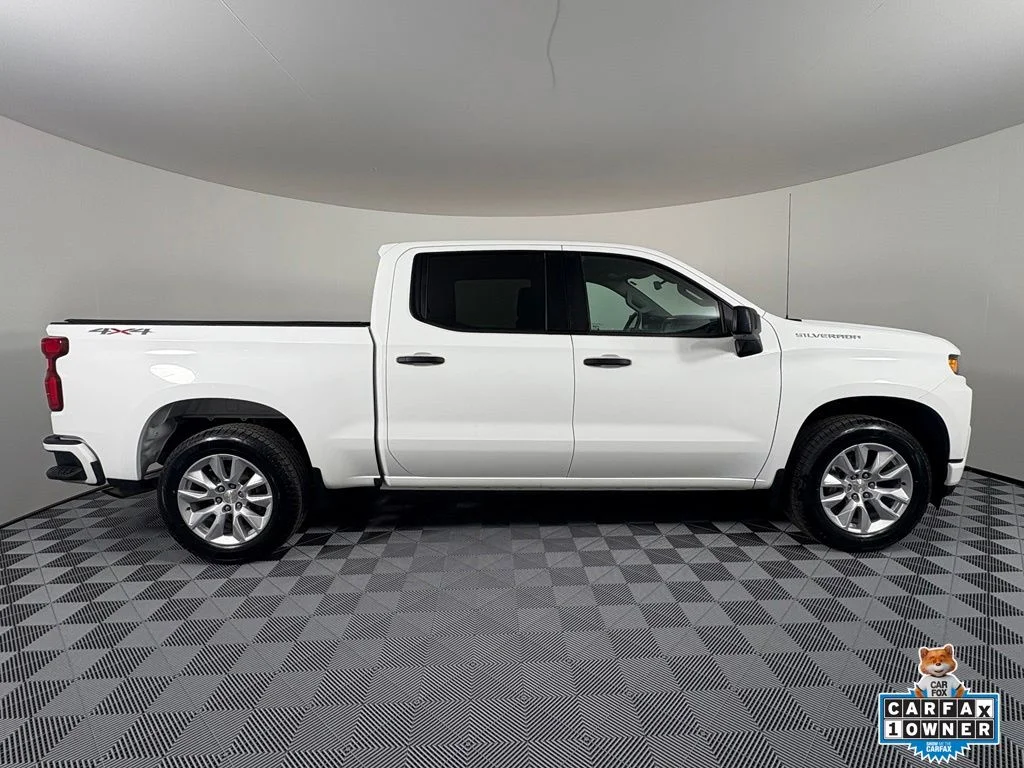 Used 2021 White Chevrolet Custom image 7