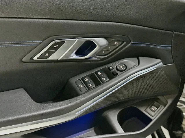Used 2021 Black BMW 330i image 14