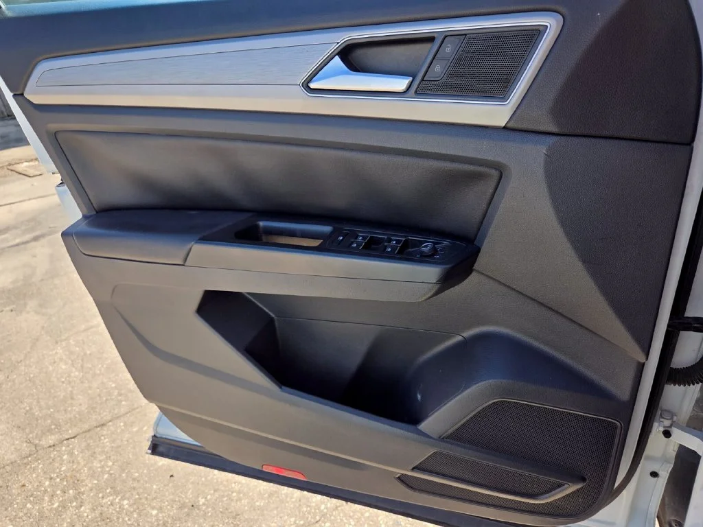 Used 2019  Volkswagen 2.0T SE image 18