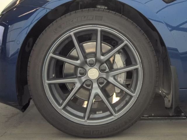 Used 2022  Tesla Base image 24
