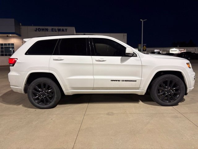 Used 2018 White/off-white Jeep Altitude image 4