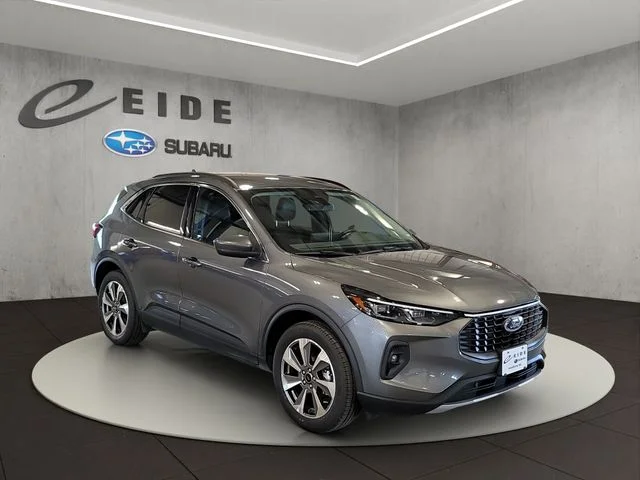 2025 Ford Escape Platinum AWD's photo