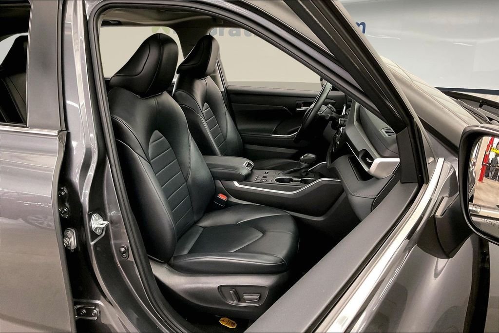 Used 2023 Gray Toyota XLE image 10