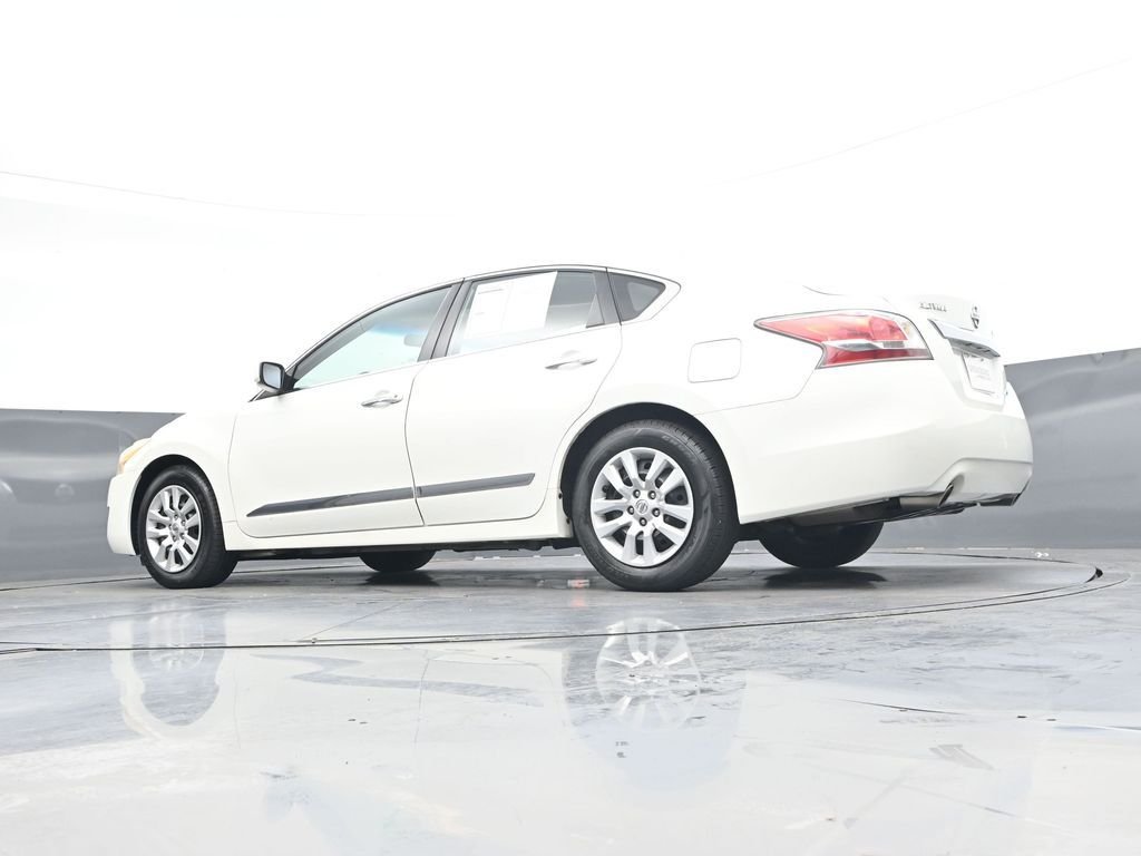 Used 2014 White Nissan 2.5 S image 36