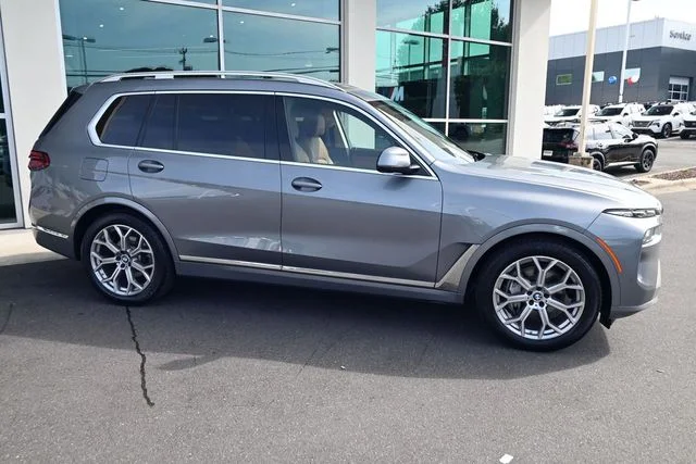 Used 2024 Gray BMW xDrive40i image 7