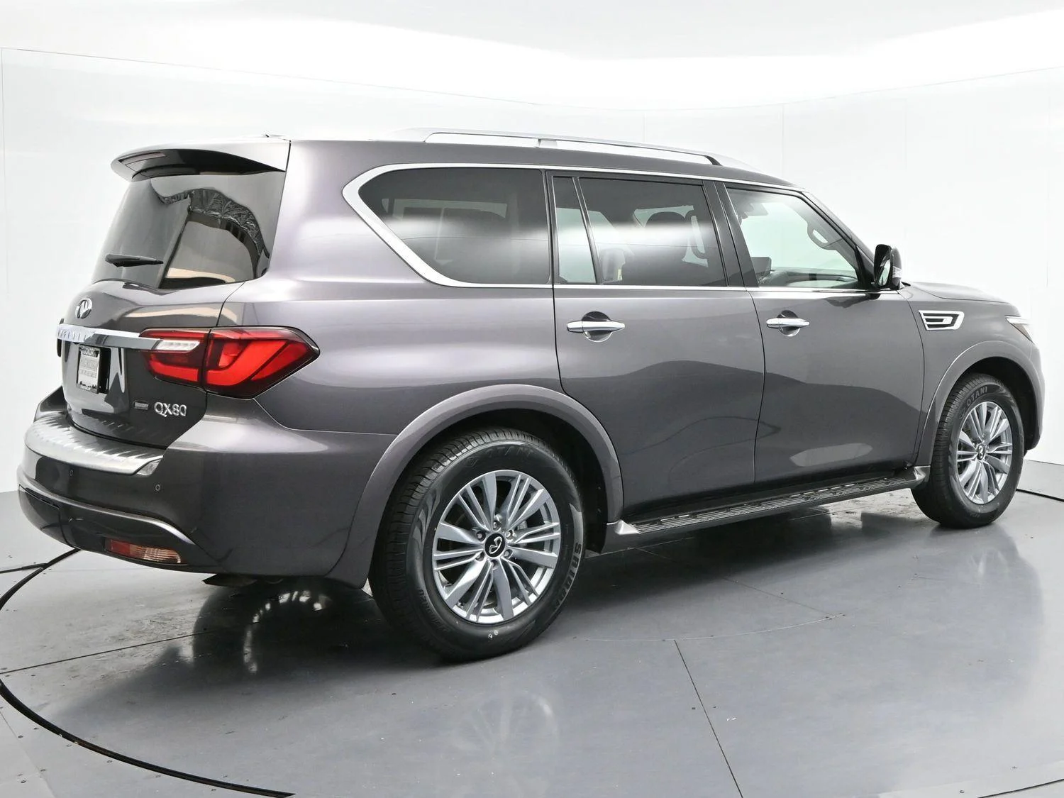 Used 2024 Anthracite Gray INFINITI LUXE image 7