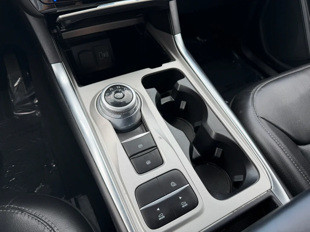 Used 2022 Star White Metallic Tri-Coat Ford Limited image 17
