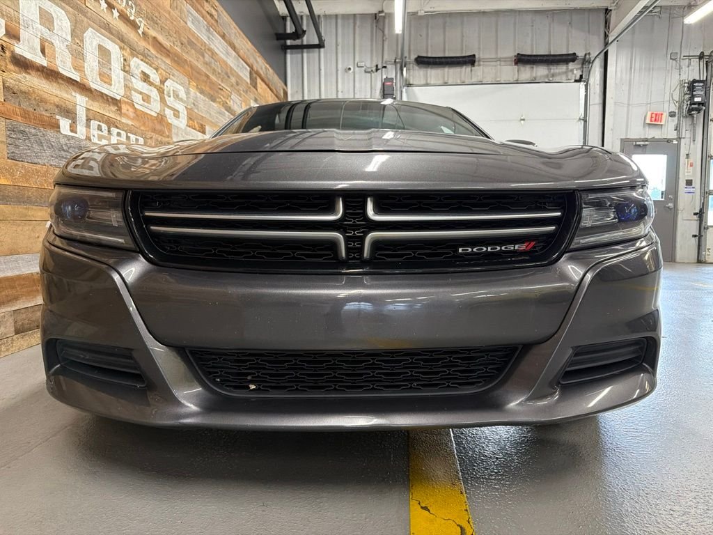 Used 2015 Crystal Metallic Dodge SE image 4