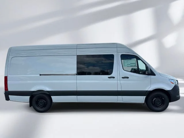 New 2026  Mercedes-Benz Crew 170 WB image 6
