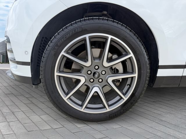 Certified Used 2026 White Land Rover Dynamic SE image 9