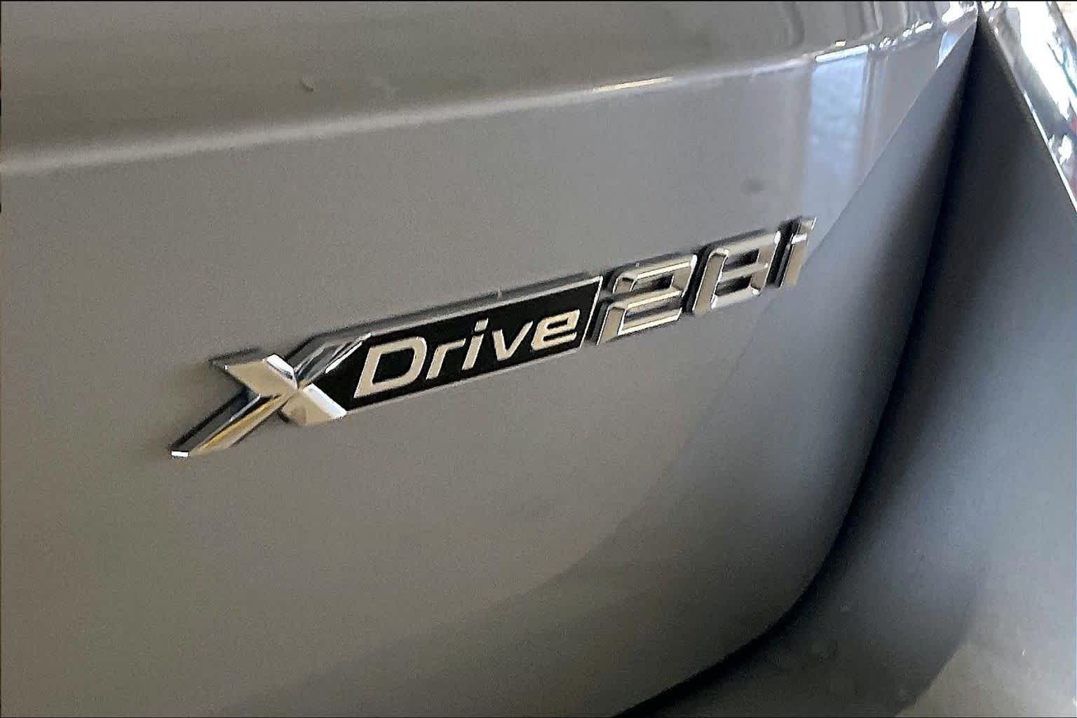 New 2026 Space Silver Metallic BMW xDrive28i image 15