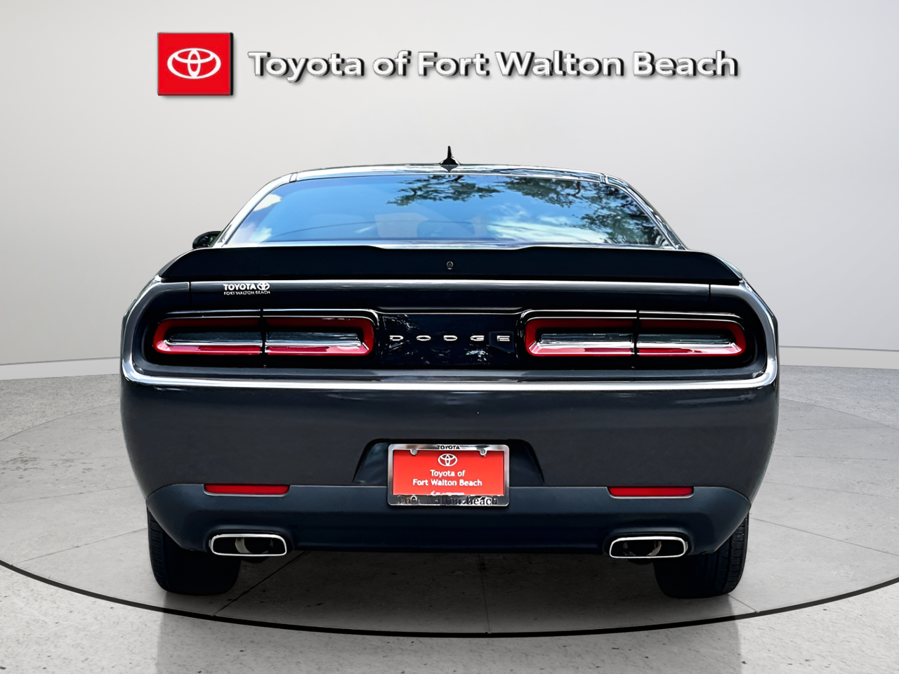 Used 2023 Gray Dodge SXT image 5