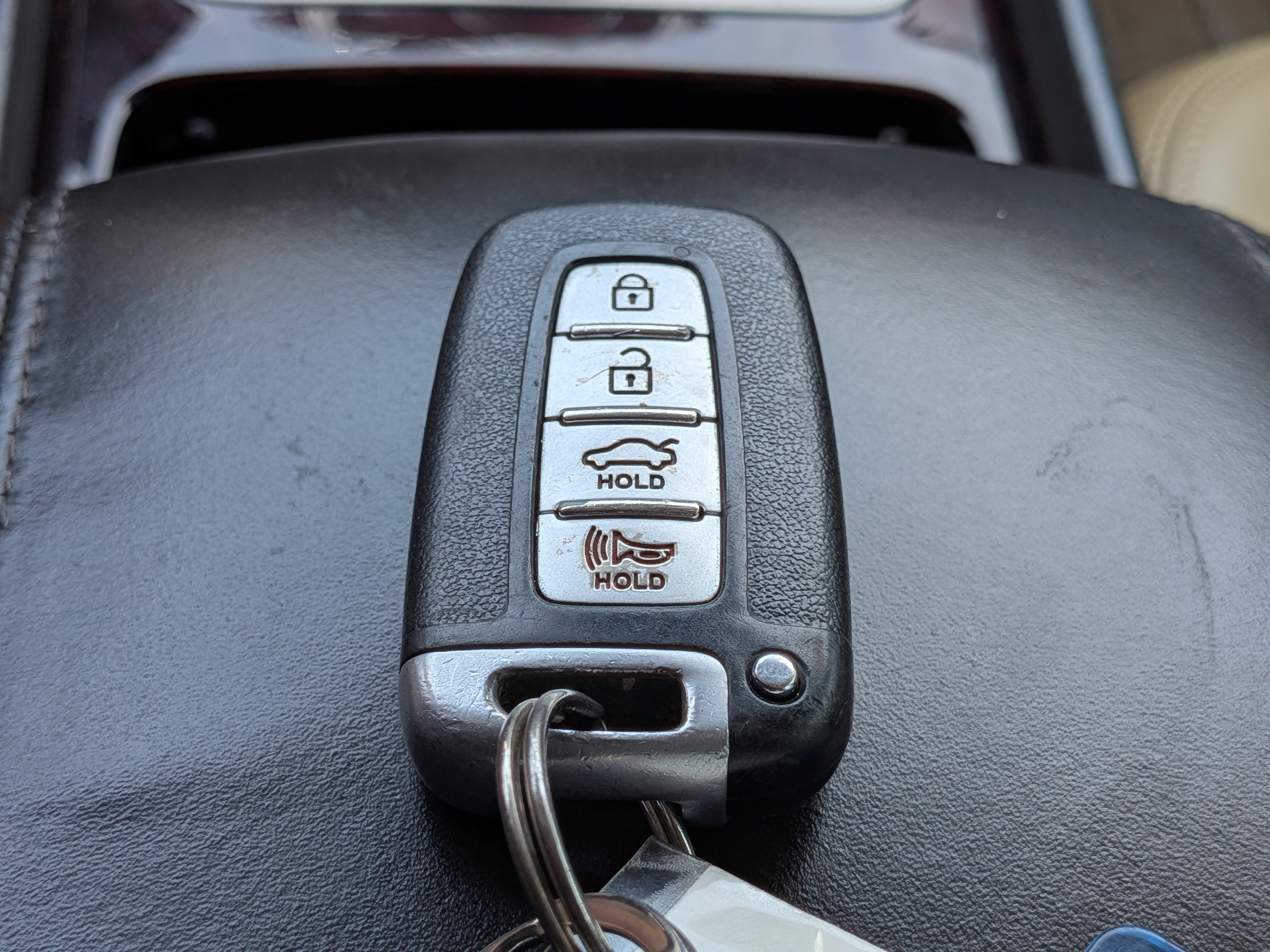 Used 2012 White Satin Pearl Hyundai Signature image 36