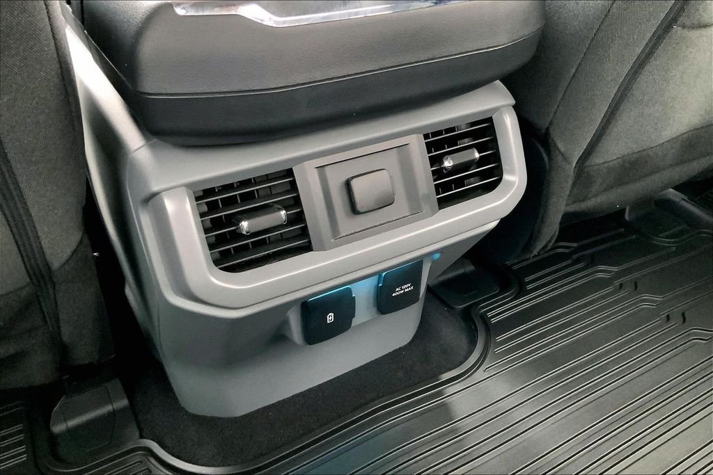 Used 2024 White Ford XLT image 11