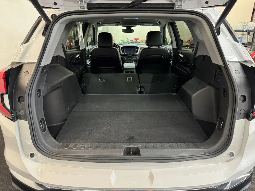 Used 2024 White GMC SLT image 7
