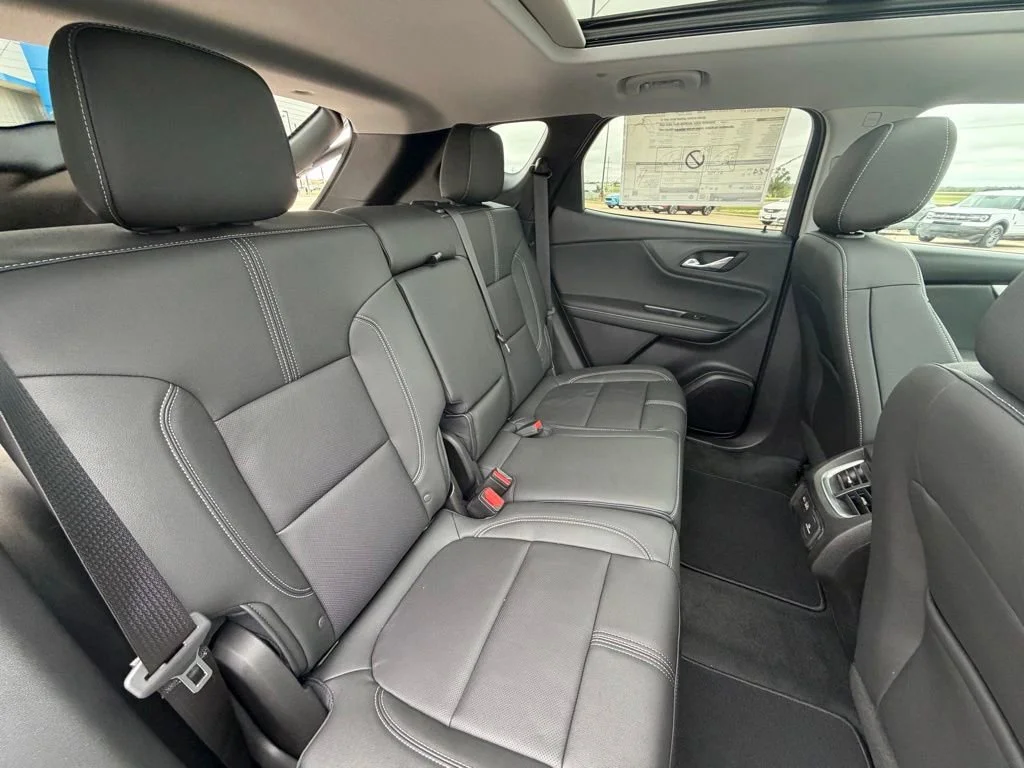New 2026 Summit White Chevrolet 3LT image 32