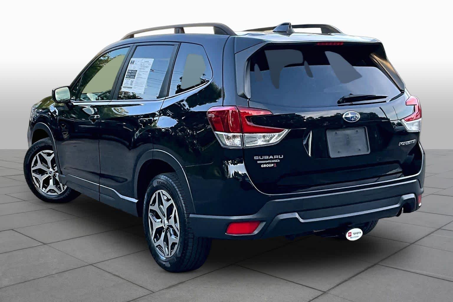 Used 2021 Crystal Black Silica Subaru Premium image 12