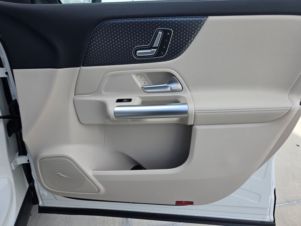 New 2026 Polar White Mercedes-Benz GLA 250 image 18