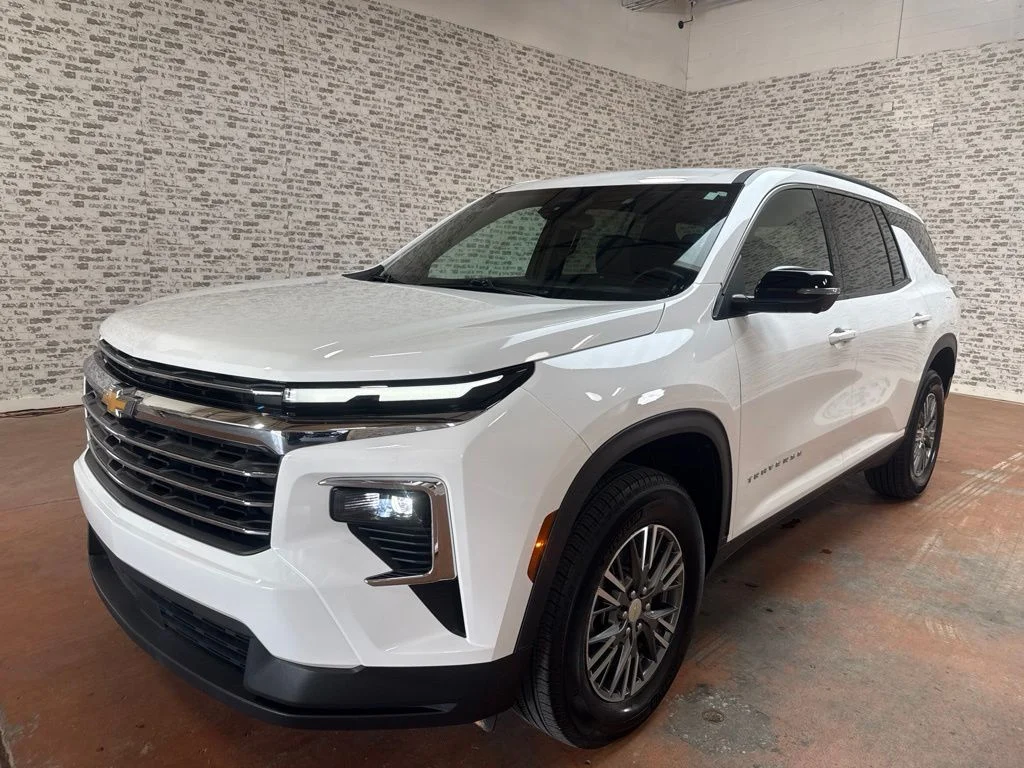 Used 2024 Summit White Chevrolet LT image 3