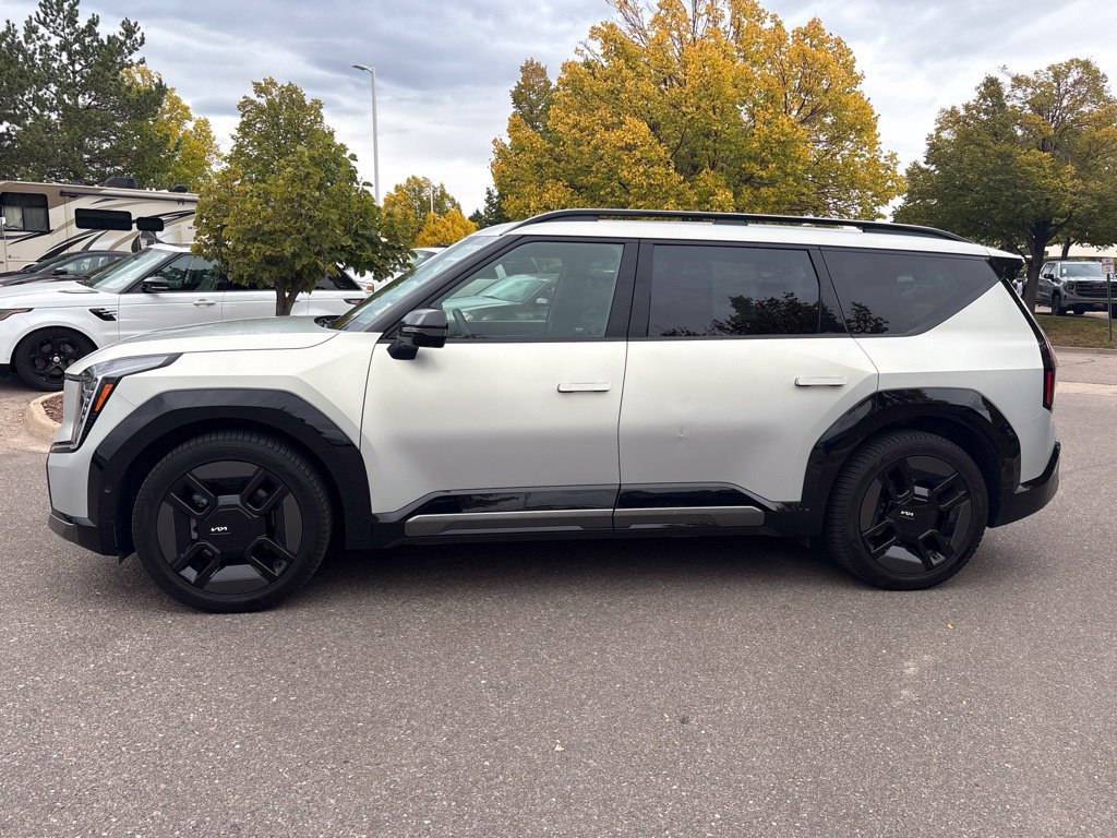 Used 2024 White Kia GT-Line image 2