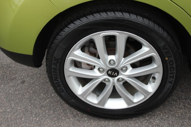 Used 2018 Green Kia Plus image 32