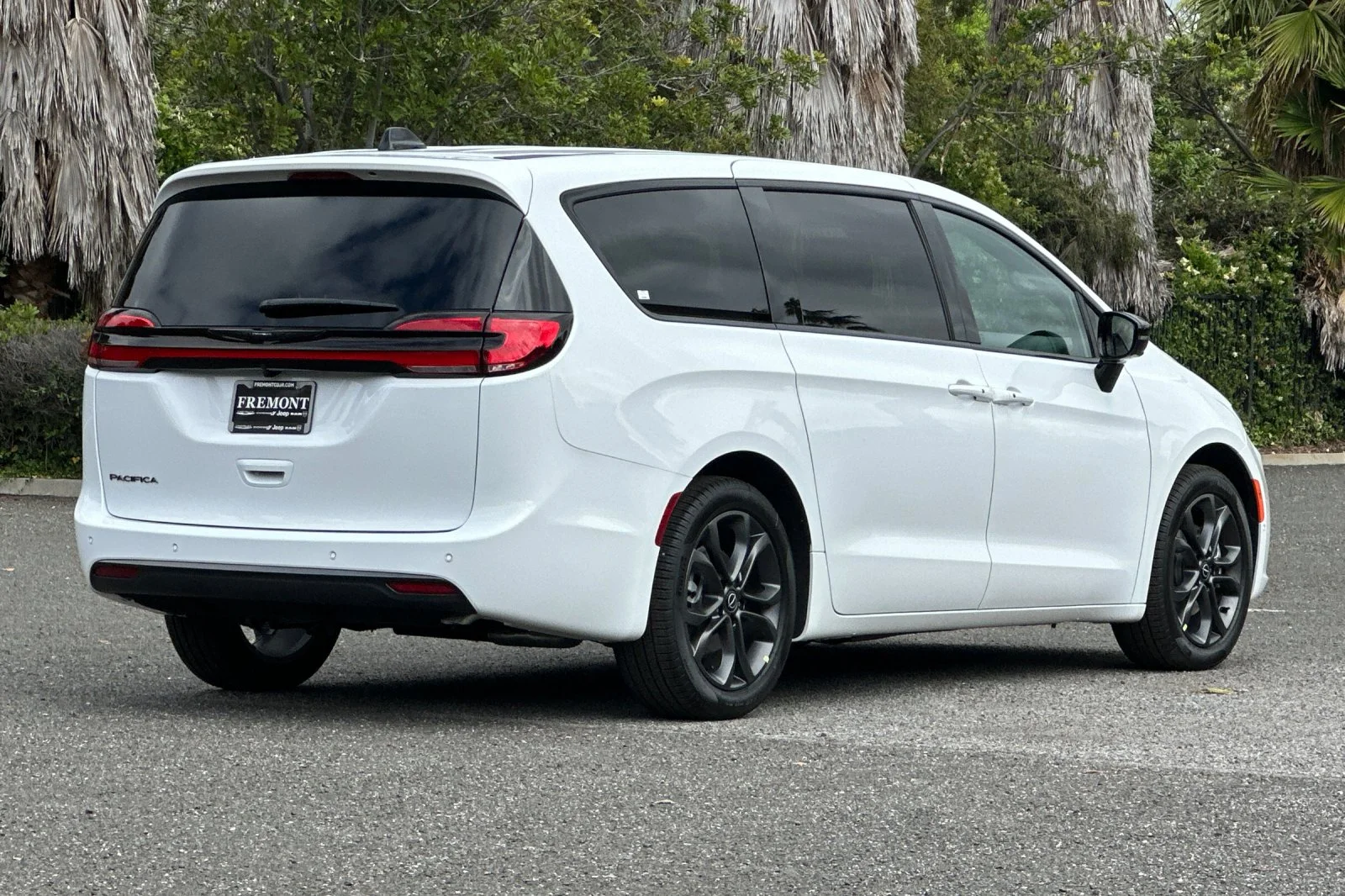 New 2026 Chrysler Pacifica Select 4D Passenger Van in Newark