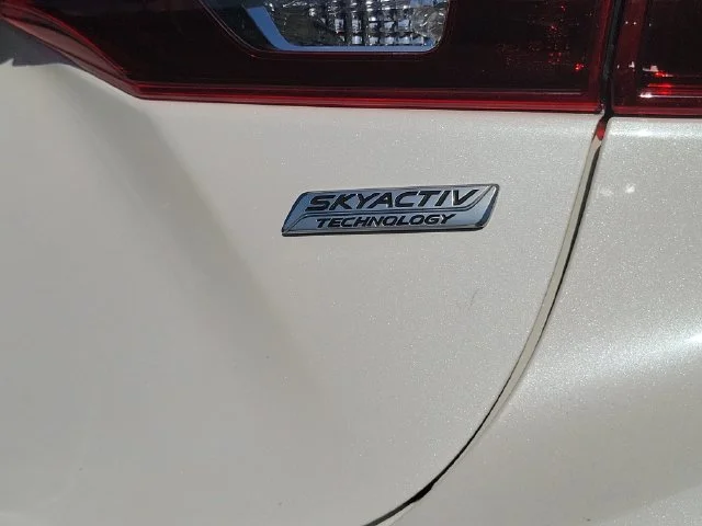 Certified Used 2017 Snowflake White Pearl Metallic Mazda Grand Touring image 9