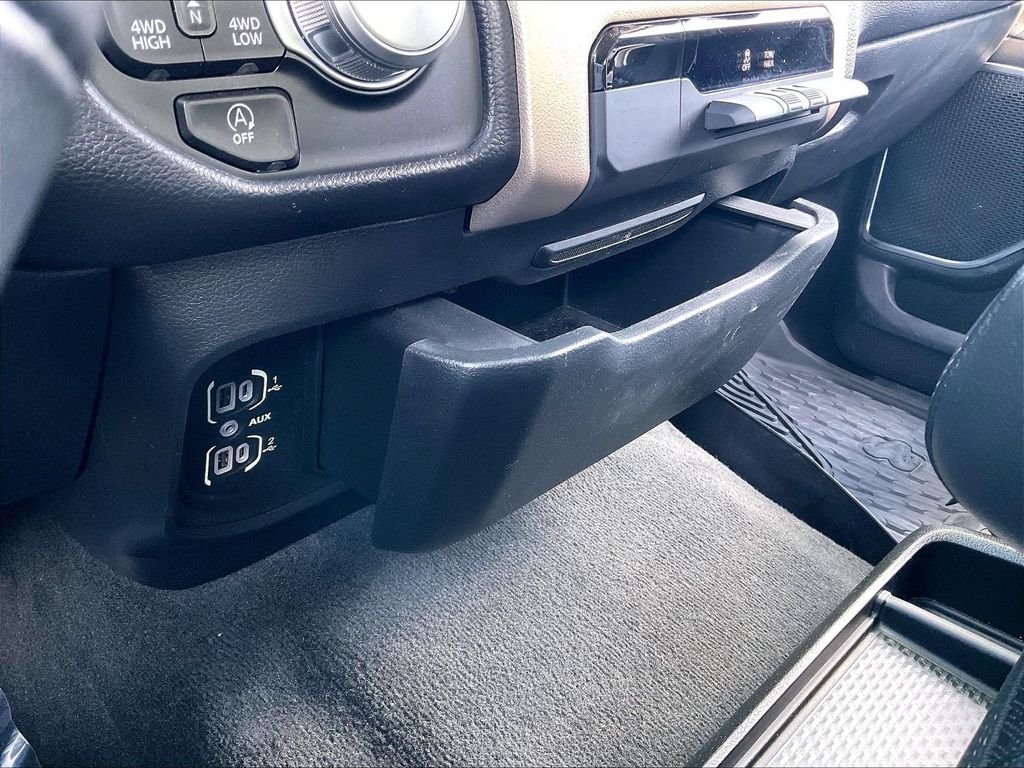 Used 2022 Diamond Black Crystal Pearlcoat Ram Laramie image 33