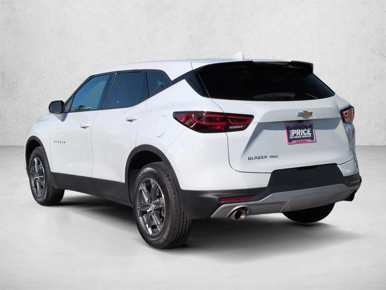 Used 2025 Summit White Chevrolet LT image 8