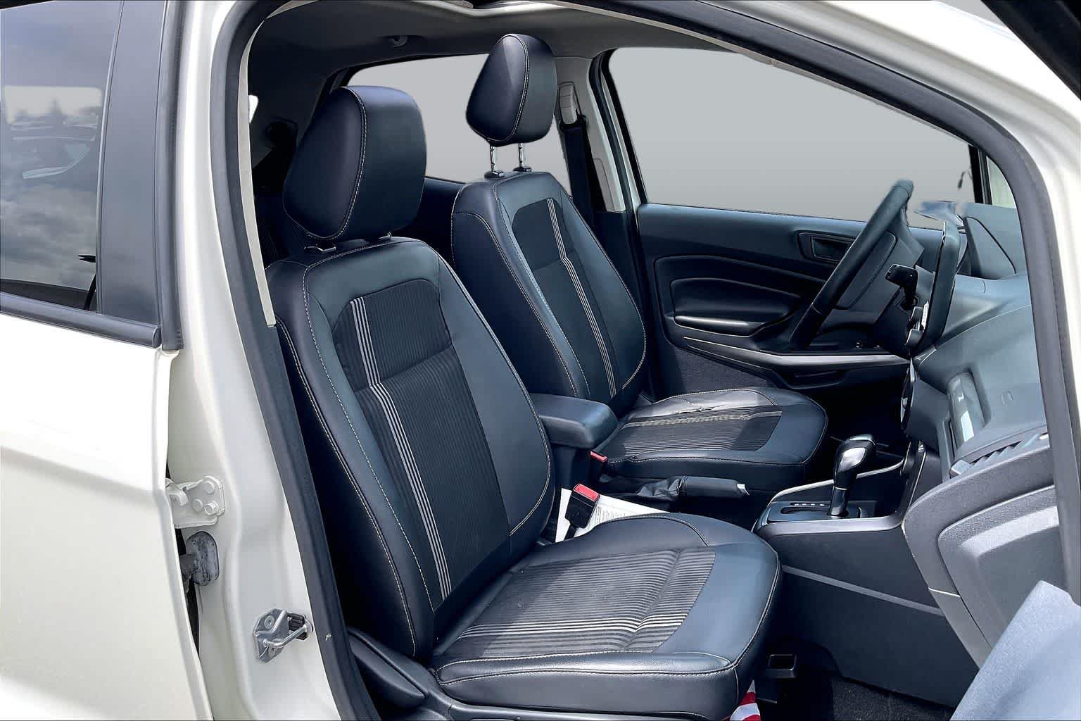 Used 2019 Diamond White Ford SES image 9