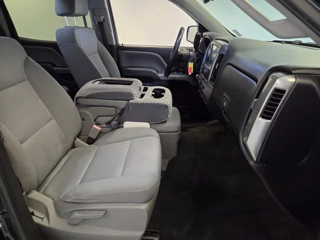 Used 2018 GRAPHITE METALLIC Chevrolet LT image 17