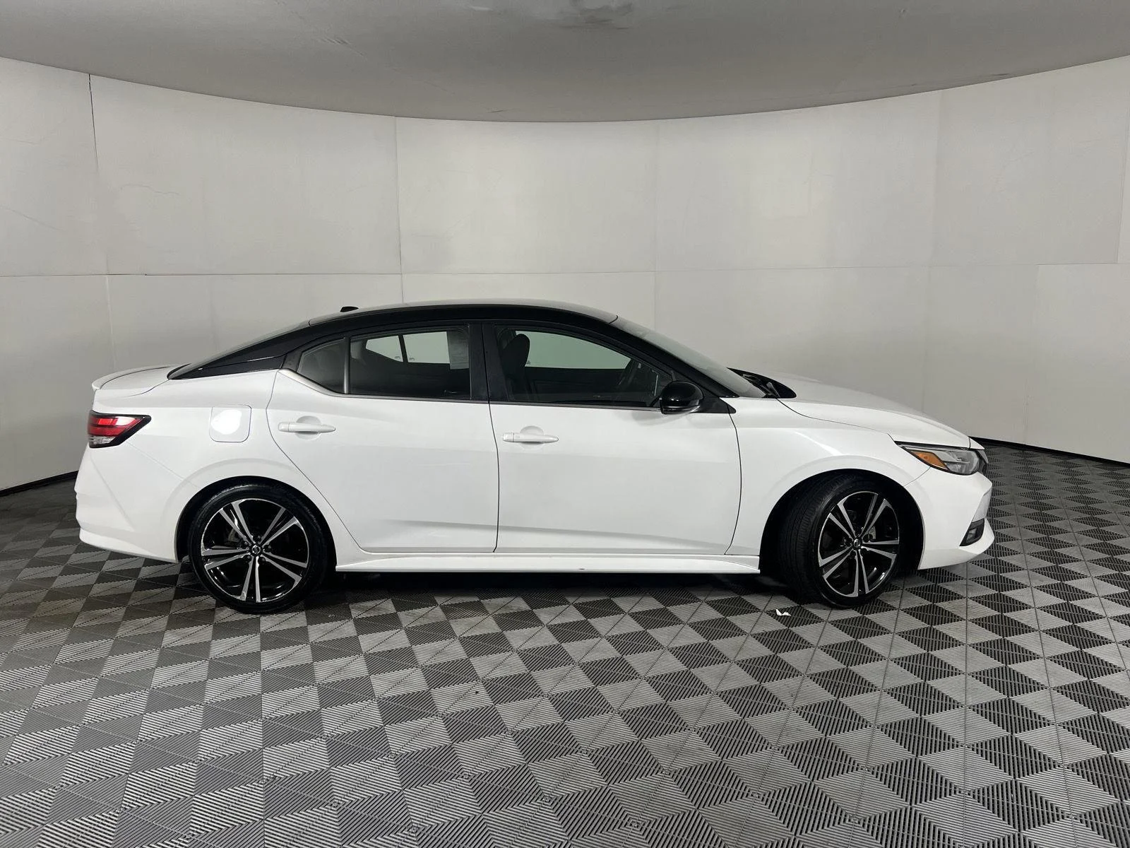 Used 2021 Aspen White/Super Black Nissan SR image 9